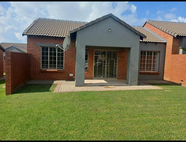 3 BEDROOM TOWNHOUSE FOR SALE IN STONERIDGE